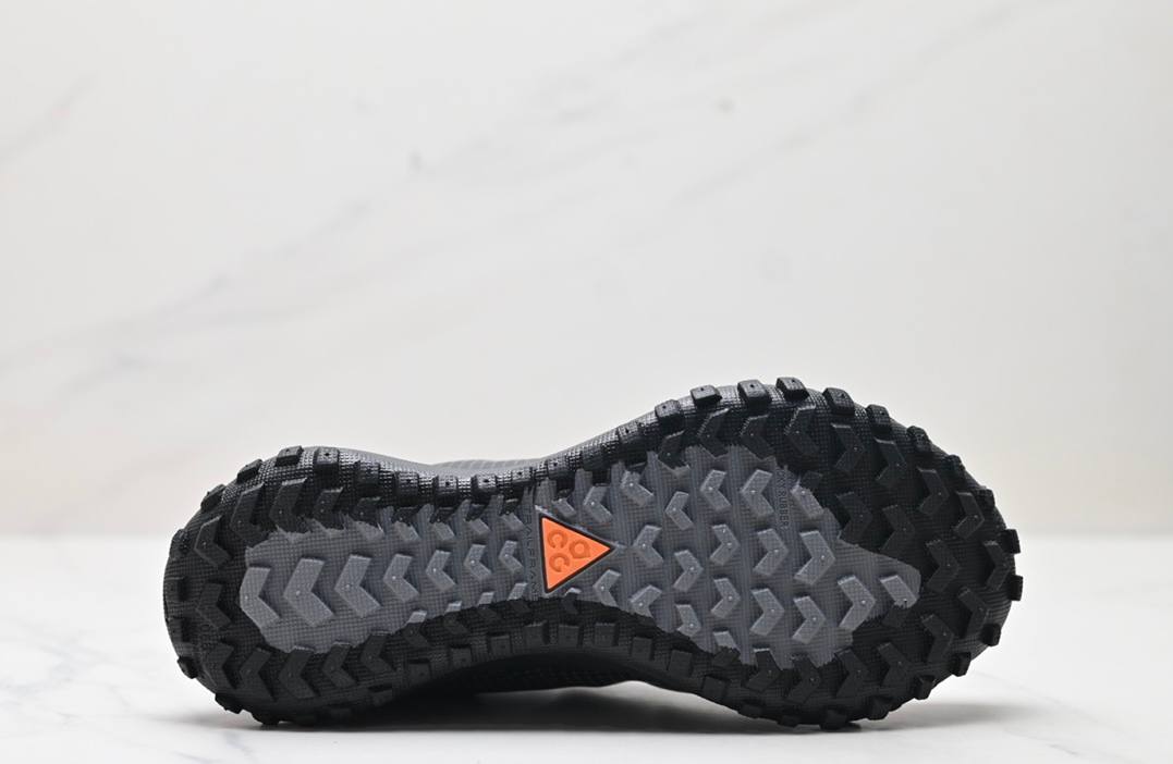 ACG Mountain Black обувки