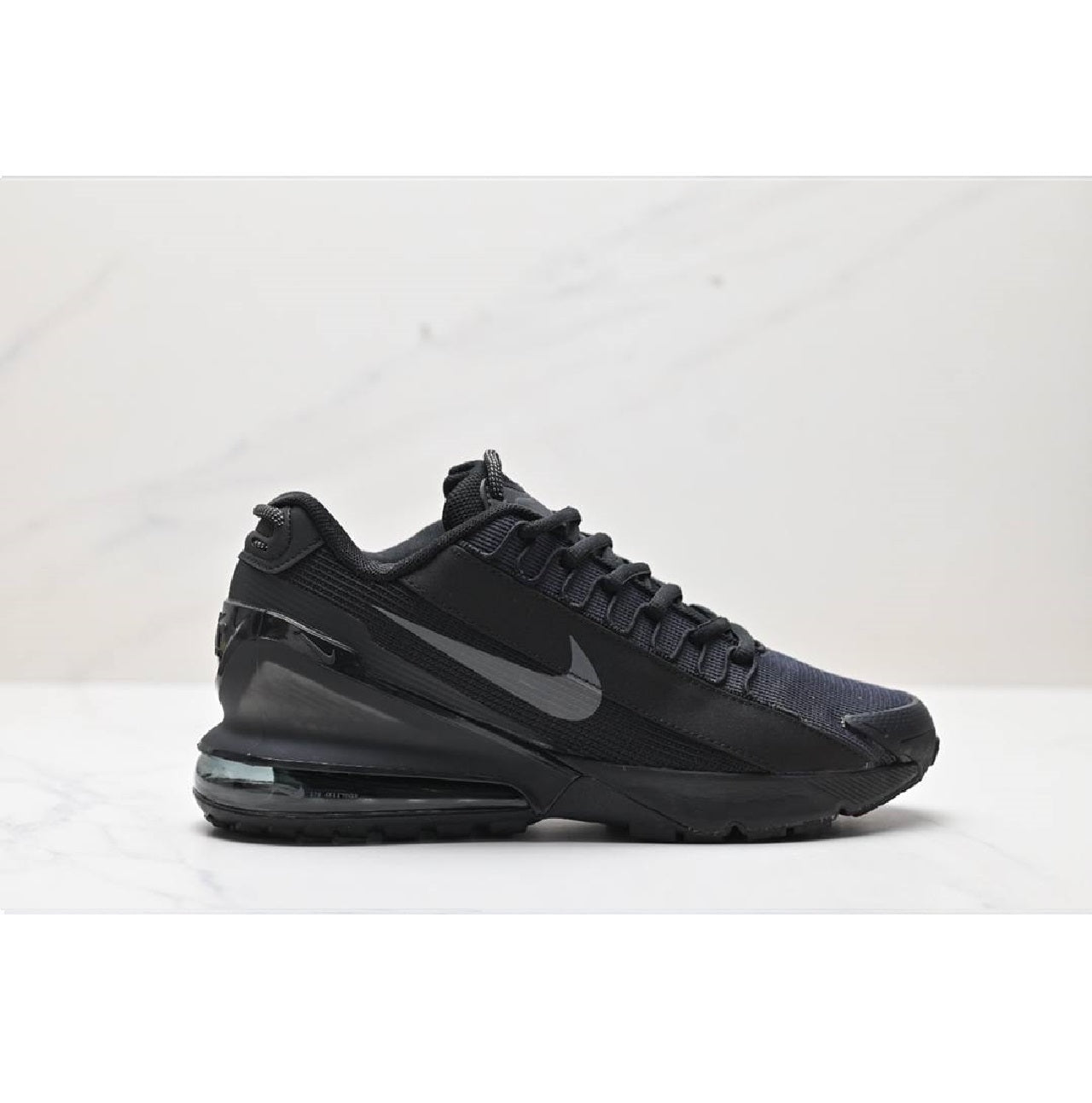 Air Max Pulse Roam Triple Black обувки