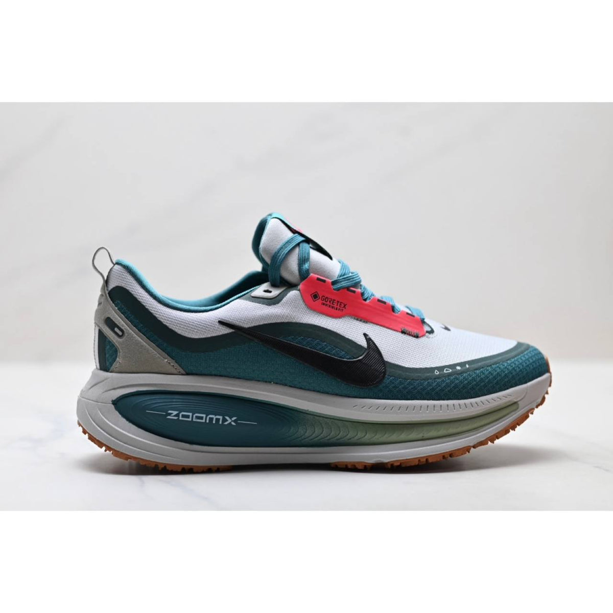 Обувки Vomero 18 GORE-TEX Dark Green