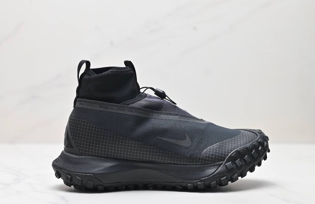 ACG Mountain Black обувки