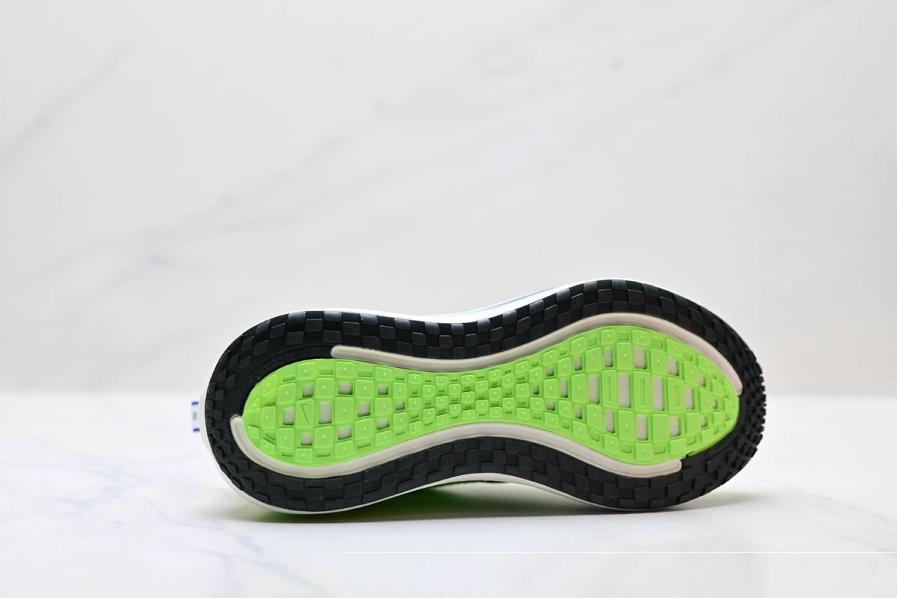 Shoes Vomero Plus Lime