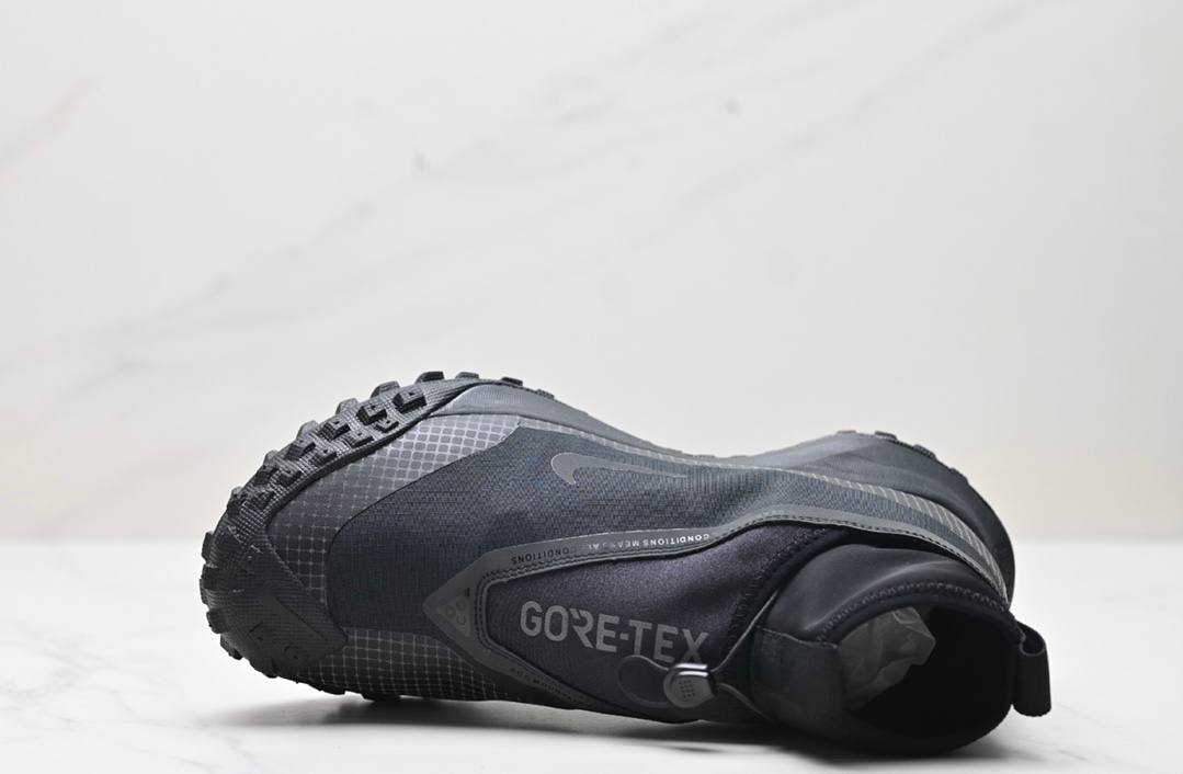 ACG Mountain Black обувки
