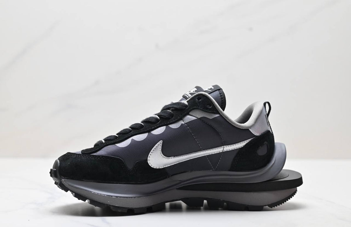 Обувки Sacai Vaporwaffle Black/Grey