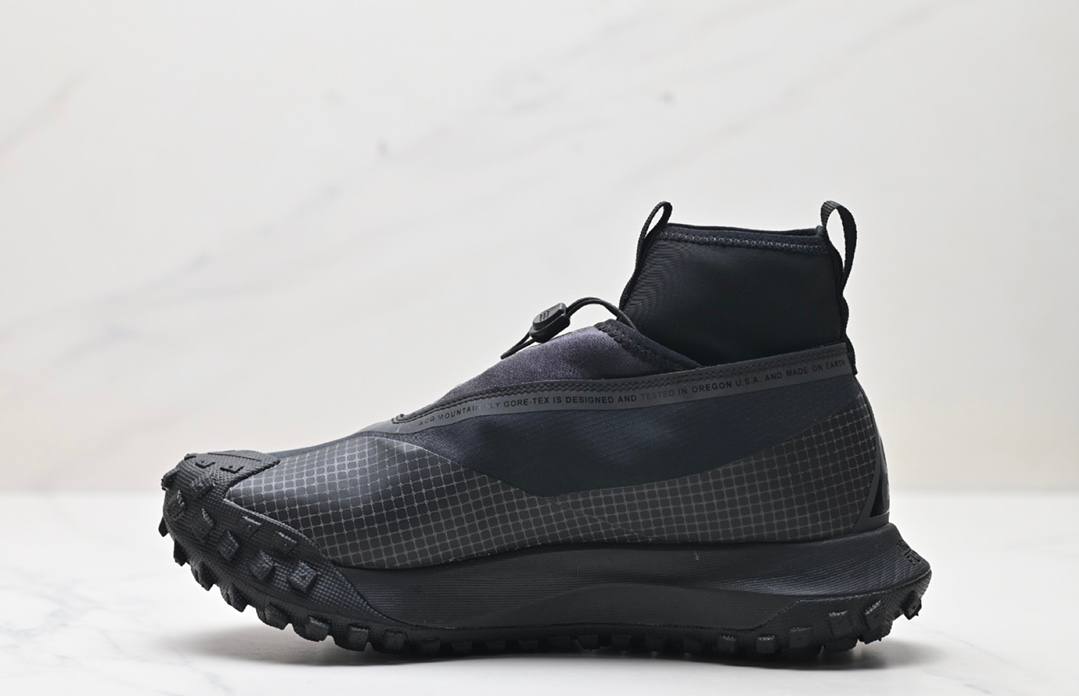 ACG Mountain Black обувки