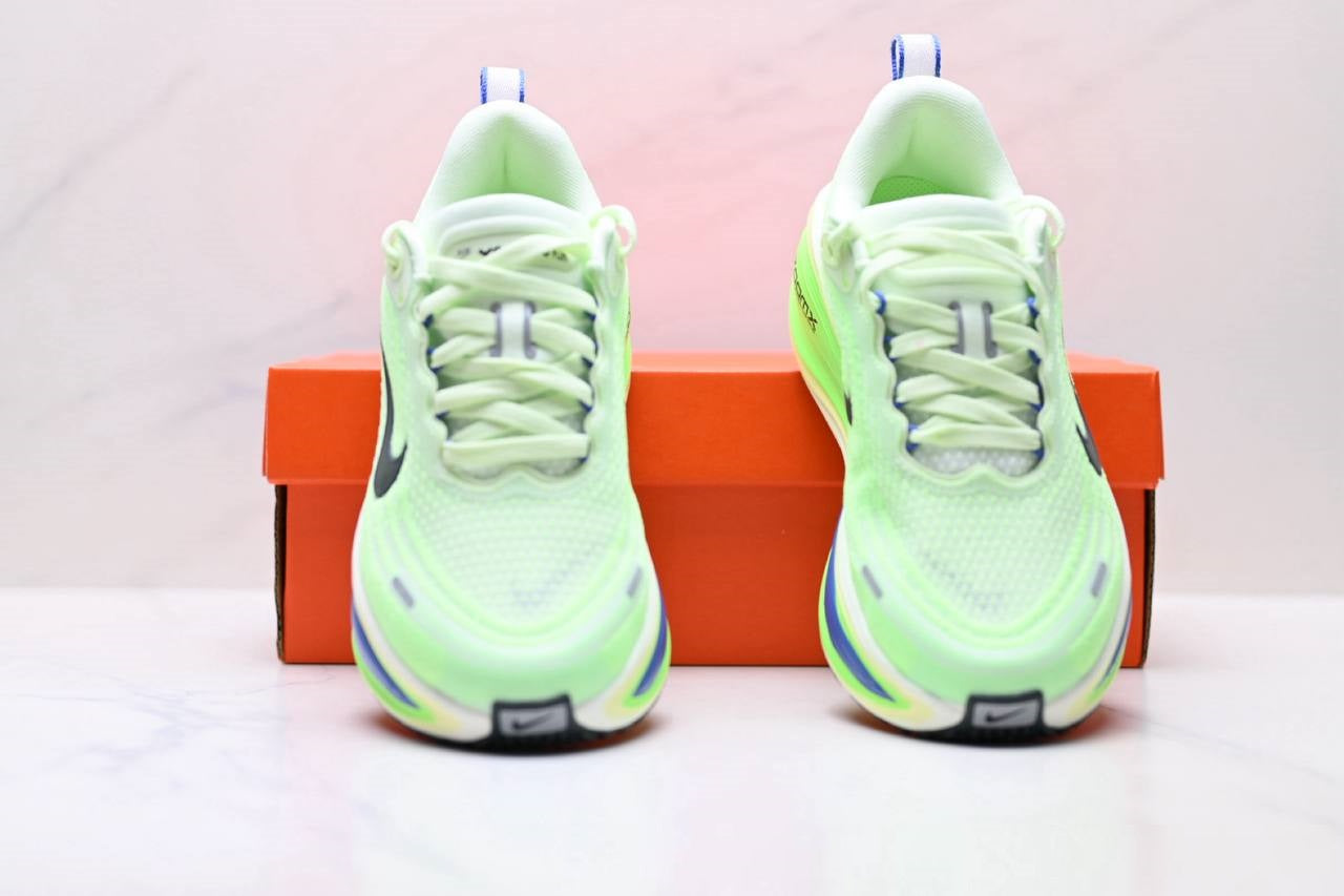 Shoes Vomero Plus Lime