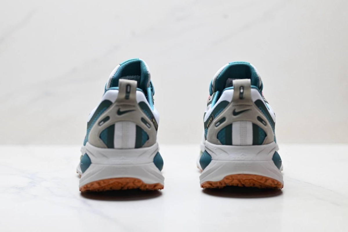 Обувки Vomero 18 GORE-TEX Dark Green