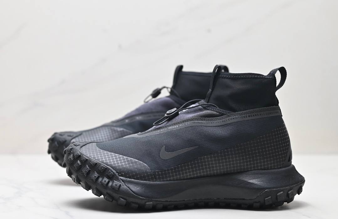 ACG Mountain Black обувки