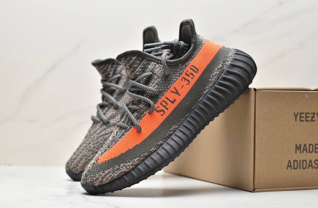 Yeezy 350 V2 Carbon Beluga обувки