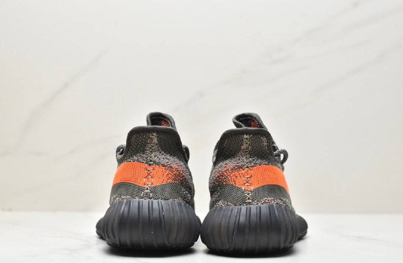 Yeezy 350 V2 Carbon Beluga обувки