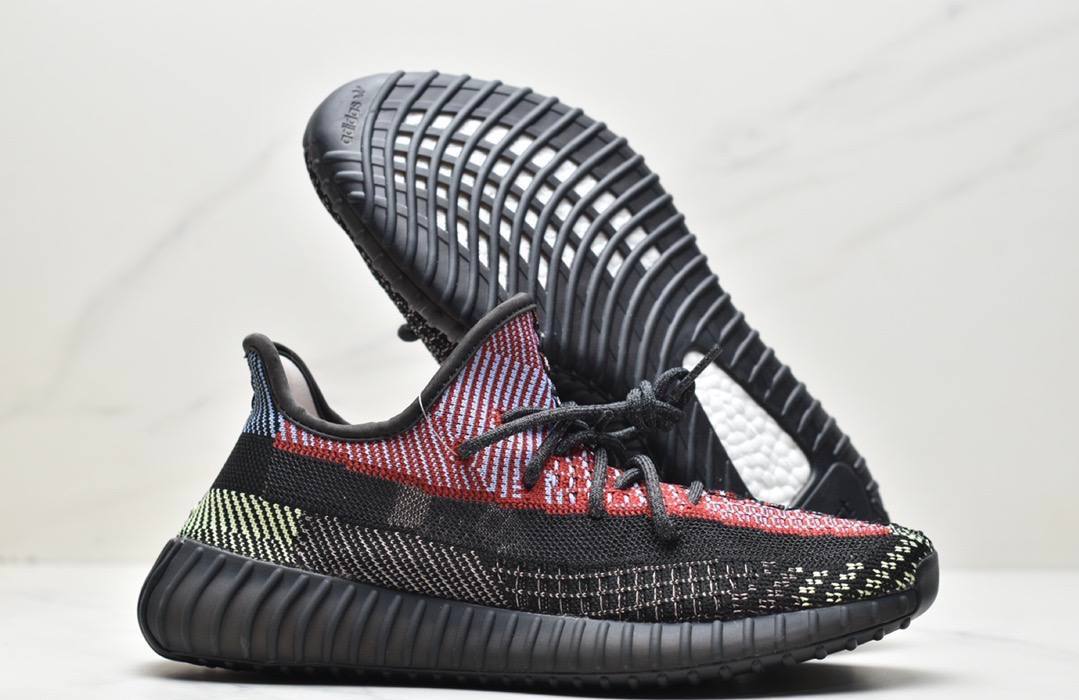 Yeezy 350 V2 Yecheil обувки