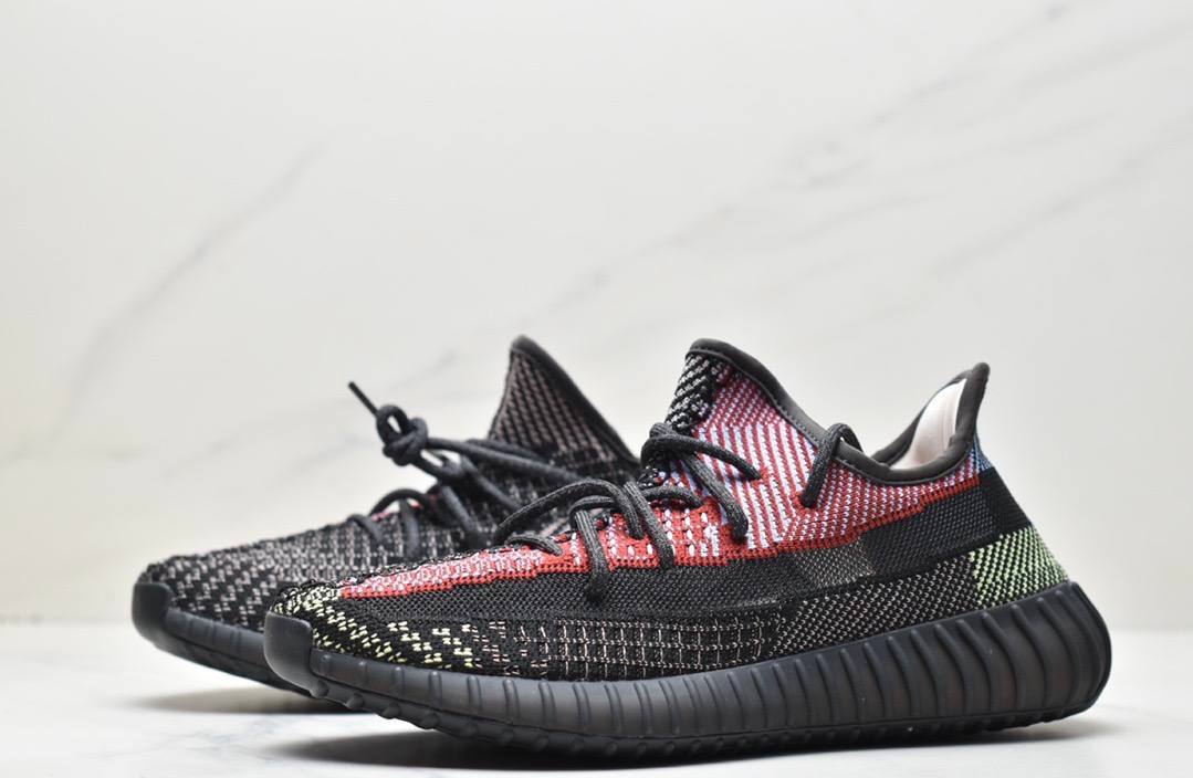 Yeezy 350 V2 Yecheil обувки