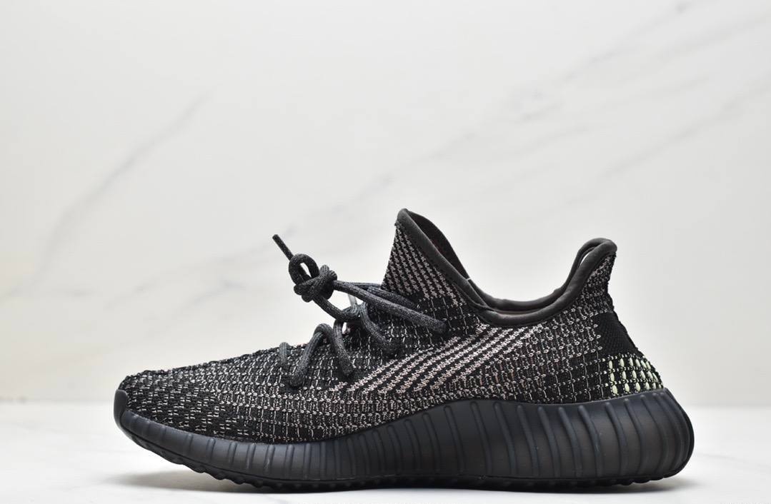 Yeezy 350 V2 Yecheil обувки