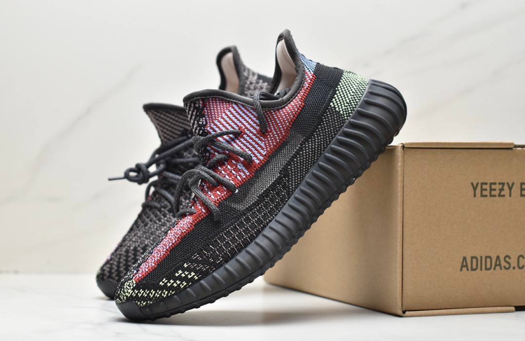 Yeezy 350 V2 Yecheil обувки