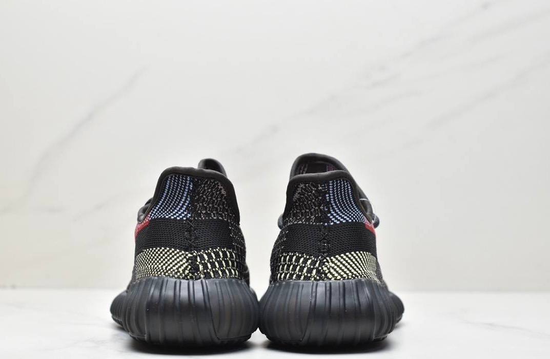 Yeezy 350 V2 Yecheil обувки