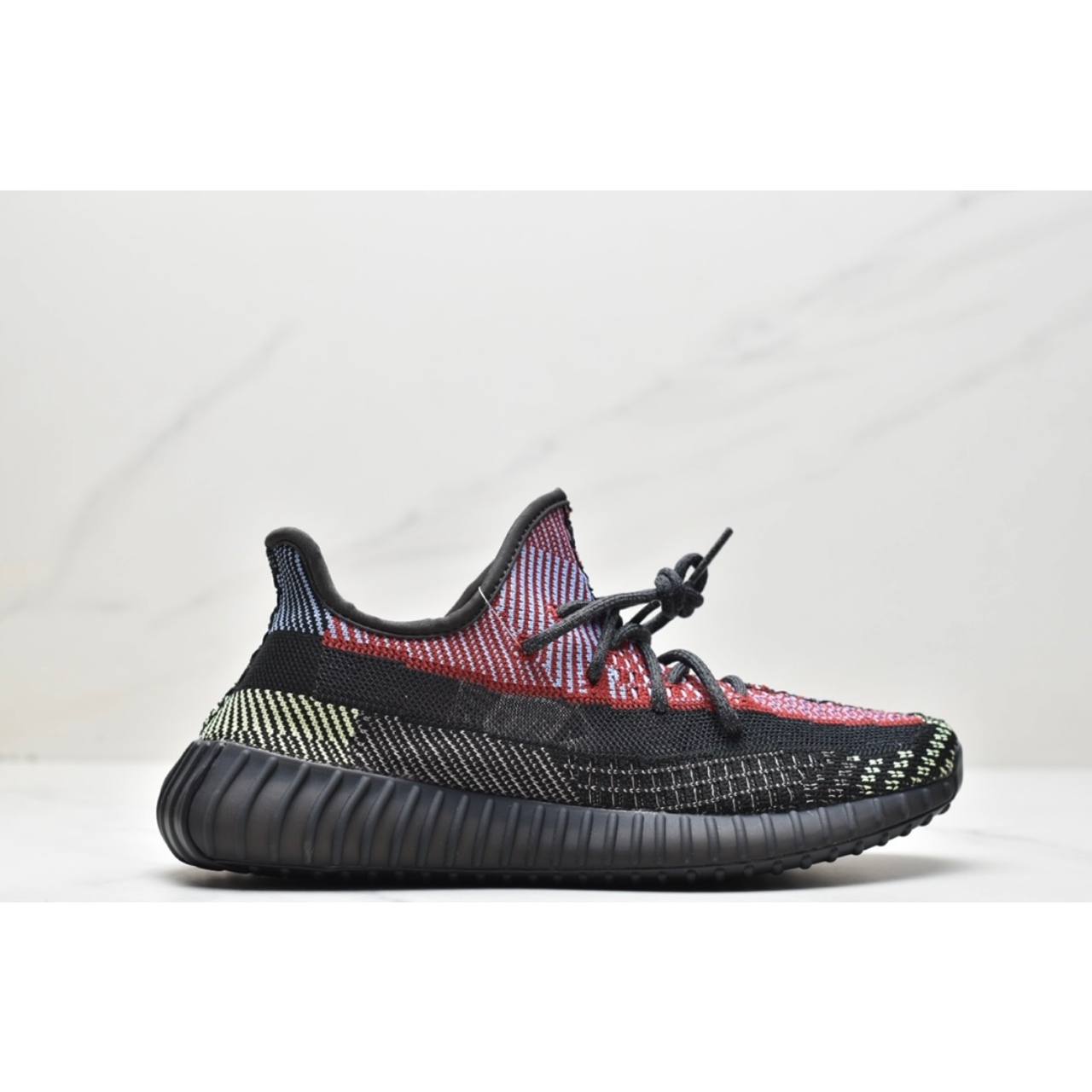 Yeezy 350 V2 Yecheil обувки
