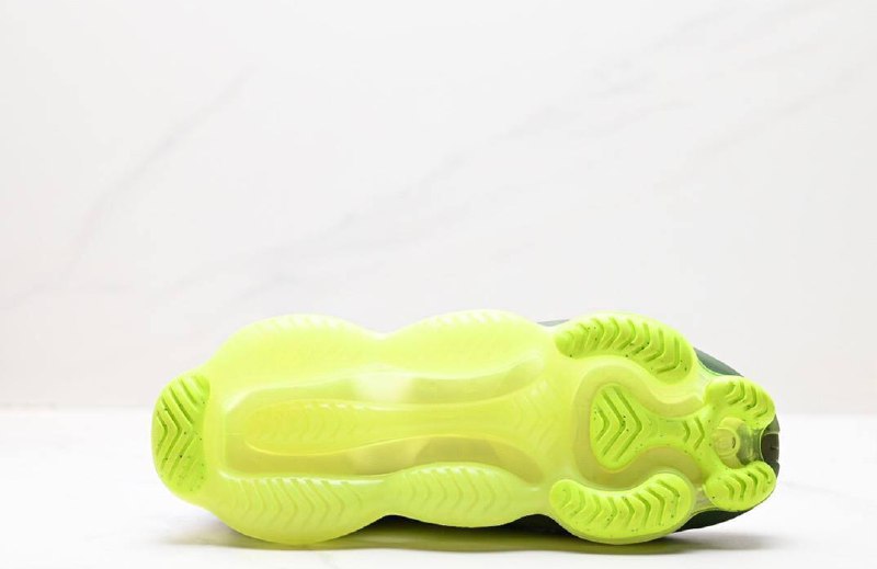 Scorpion Flyknit Обувки в цвят Barely Volt
