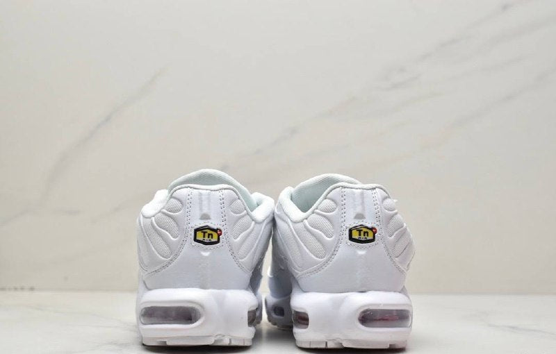 Air Max Plus изцяло бели обувки