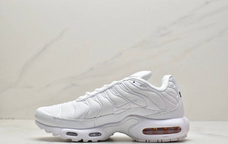 Air Max Plus изцяло бели обувки