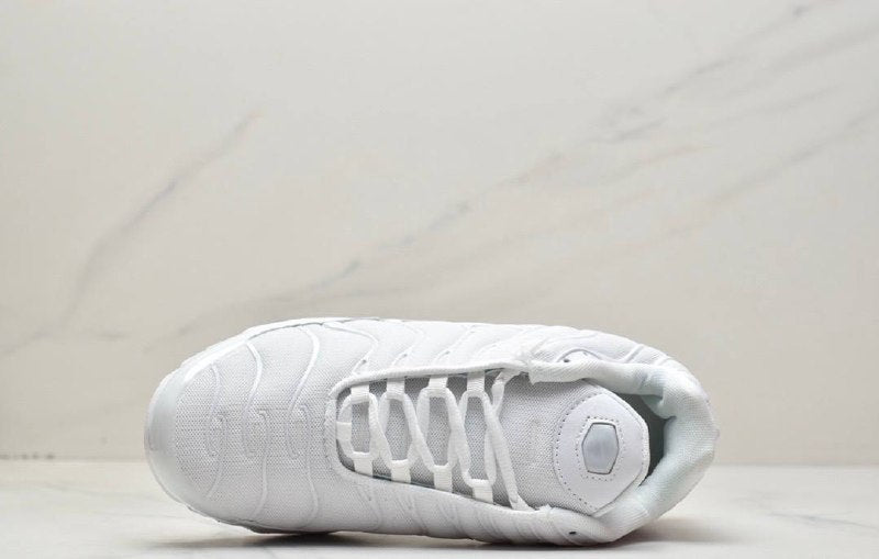 Air Max Plus изцяло бели обувки
