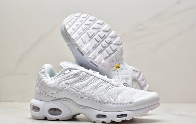 Air Max Plus изцяло бели обувки