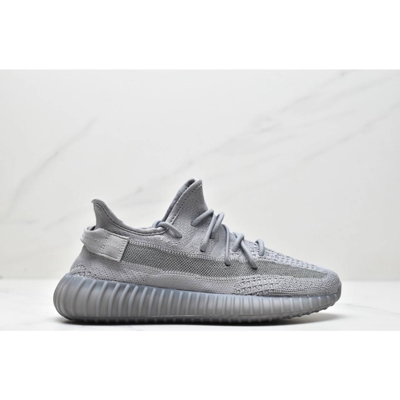 Yeezy 350 V2 Сиви обувки