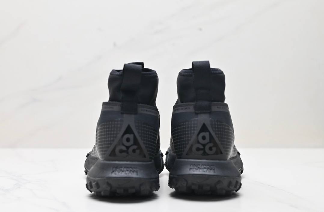 ACG Mountain Black обувки