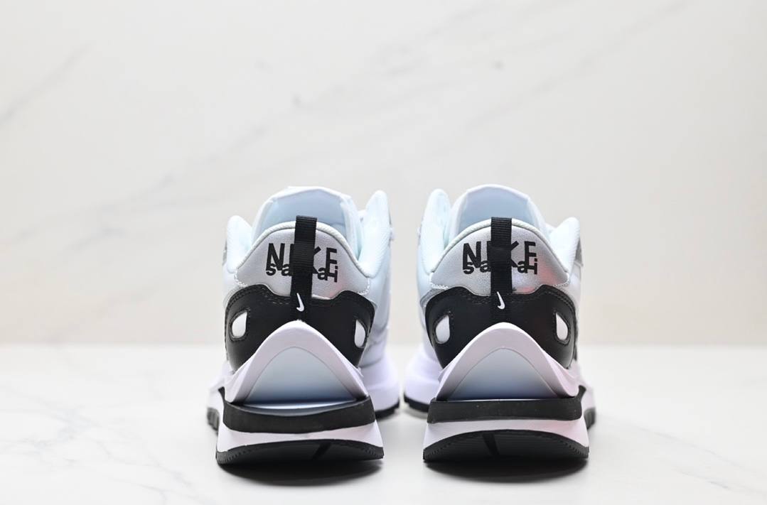 Обувки Sacai VaporWaffle Silver