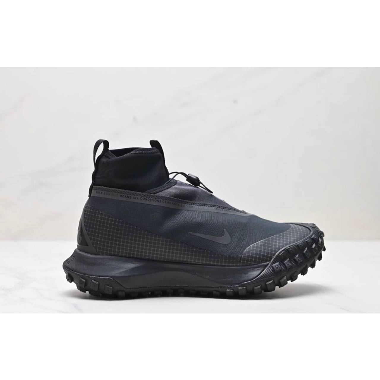 ACG Mountain Black обувки