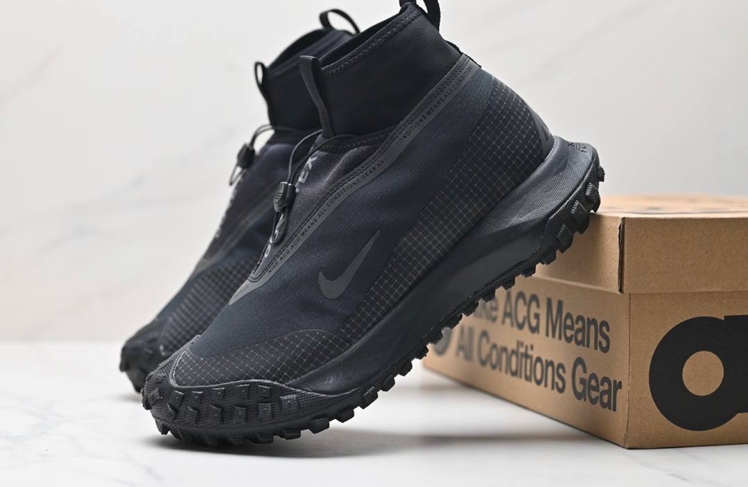 ACG Mountain Black обувки