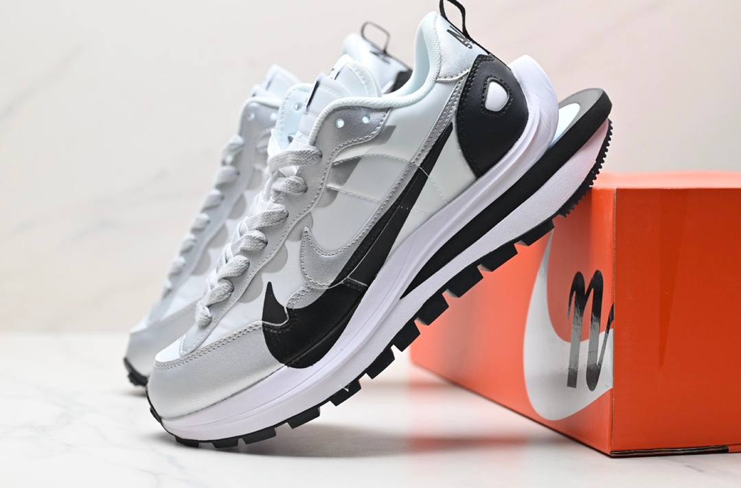 Обувки Sacai VaporWaffle Silver
